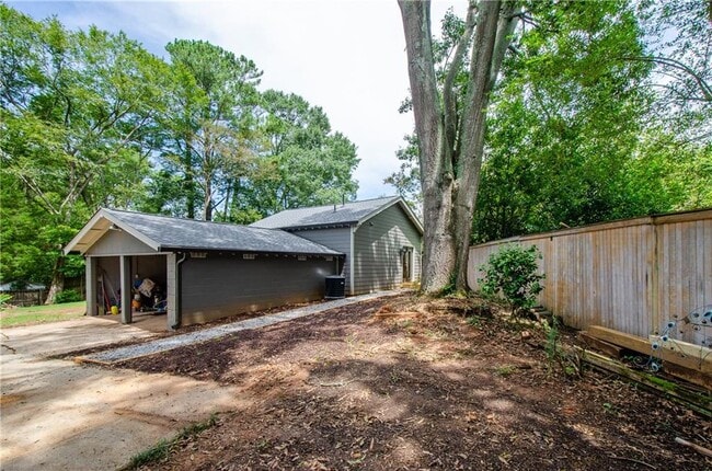 Building Photo - 729 Sunnybrook Dr