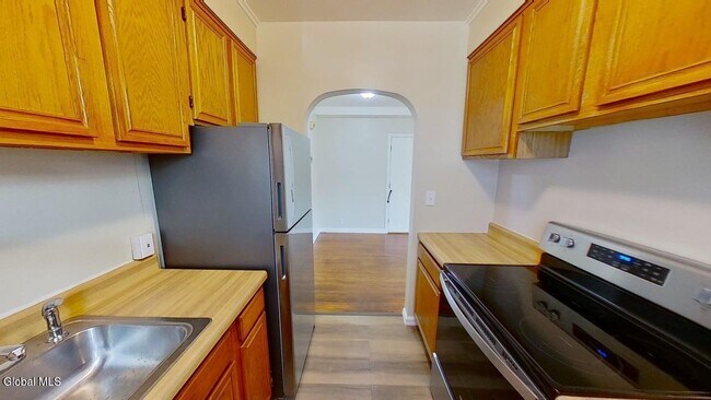 Building Photo - 31 Parkwood St