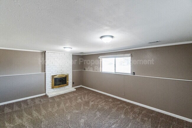 Building Photo - 119 S Barker Rd