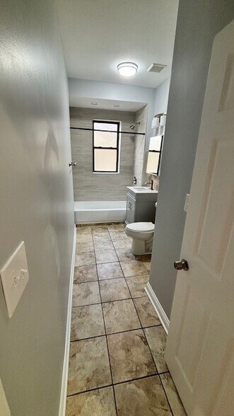Building Photo - 2514 N Harding Ave