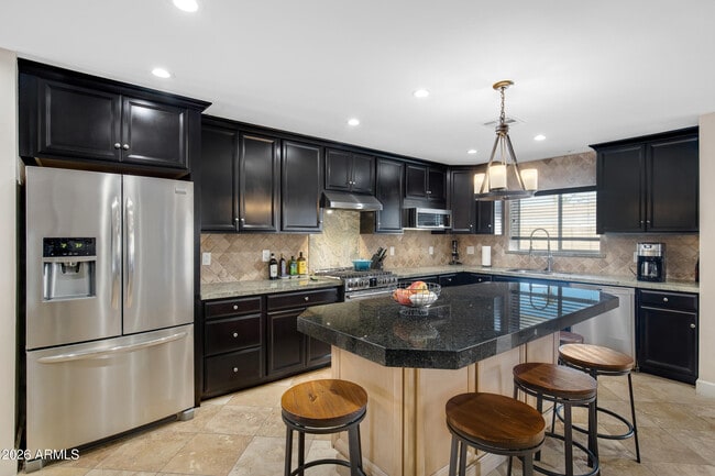 Building Photo - 2032 E La Jolla Dr