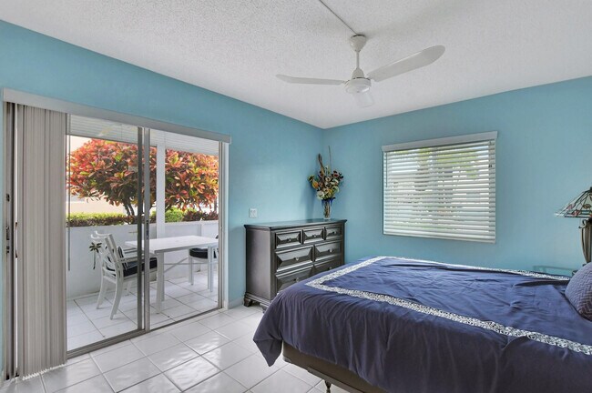 Building Photo - 204 Burgundy N