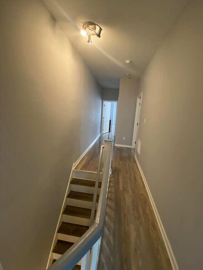 Building Photo - 5706 Warrington Ave