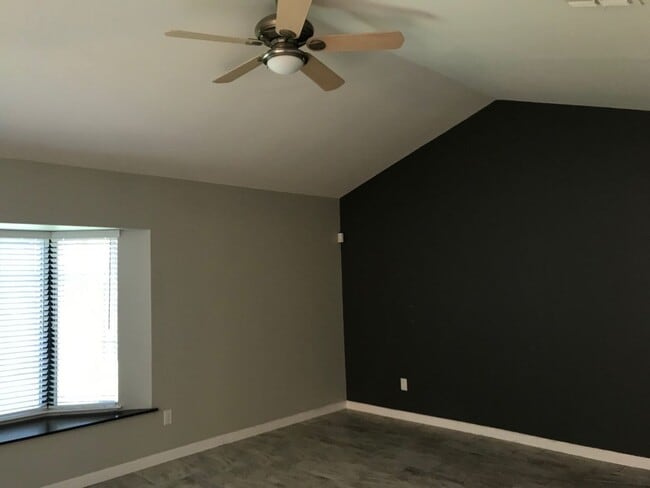 Building Photo - Spacious and Ready to Enjoy in Green Brier! A gated community.