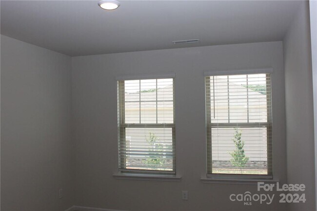 Building Photo - 922 Sagecroft Ln