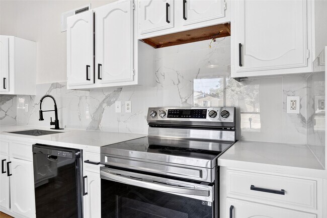 Building Photo - 24114 4 Sixes Ln