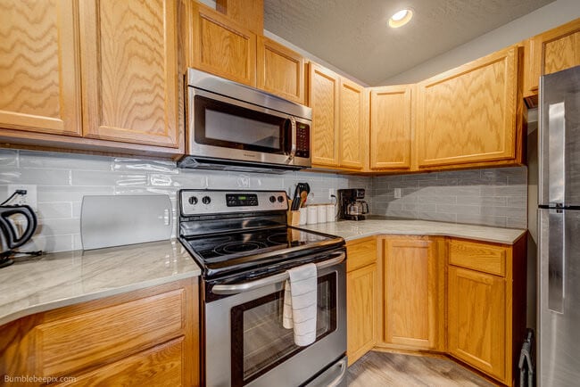 Building Photo - 931 N Goldenrod Ct