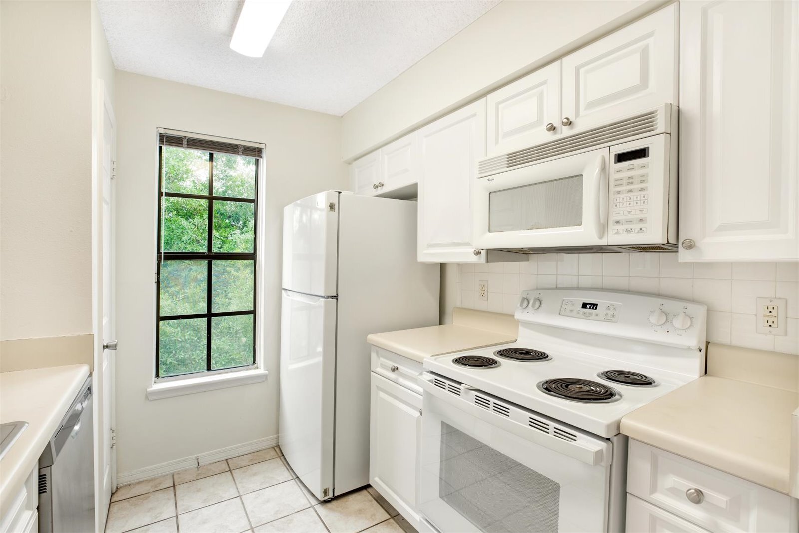 Kitchen - 1000 W Horatio St