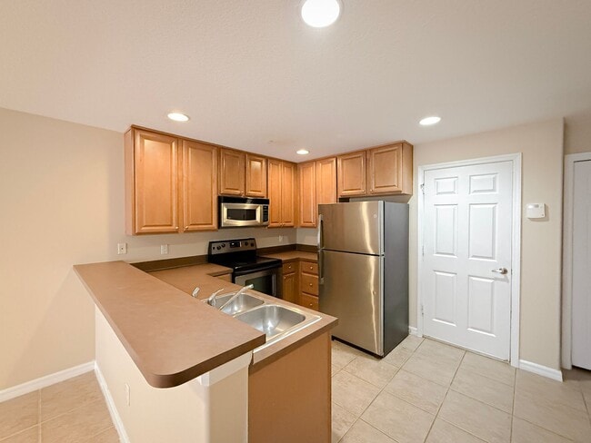 Building Photo - 3/2.5 in Hawthorne Glen - New carpet and p...