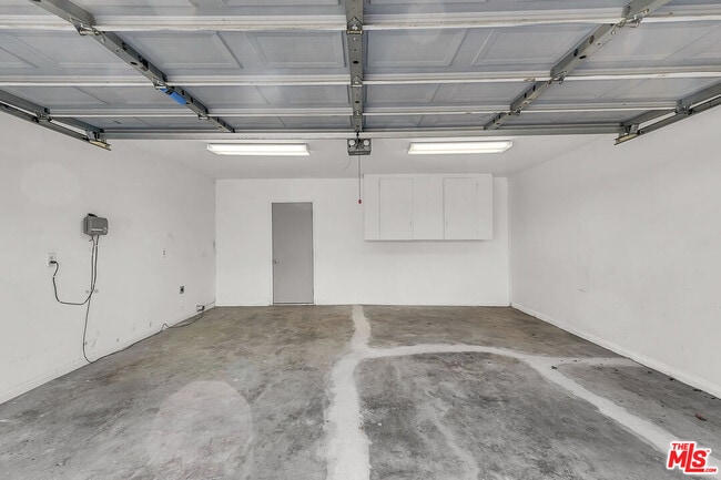 Building Photo - 15436 Camarillo St