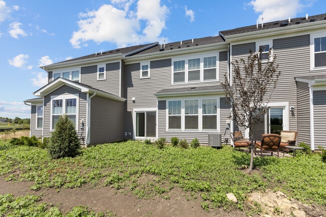 Building Photo - 2260 Horseshoe Cir