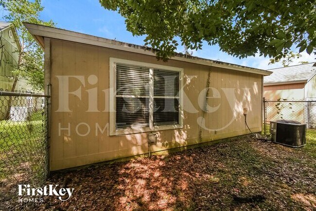 Building Photo - 5221 Glen Alan Ct S