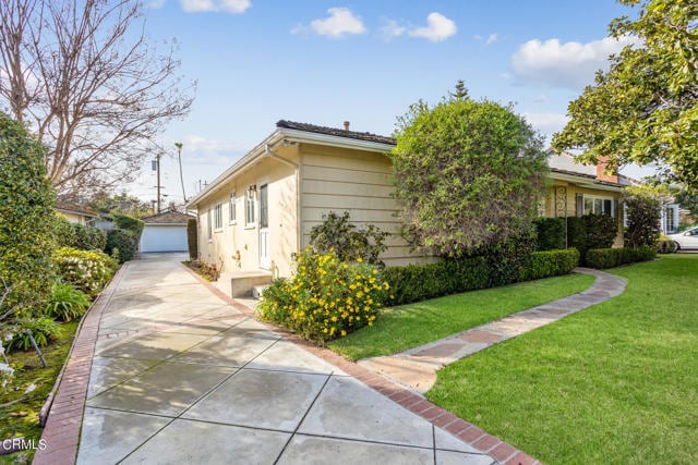 Building Photo - 1455 Avonrea Rd