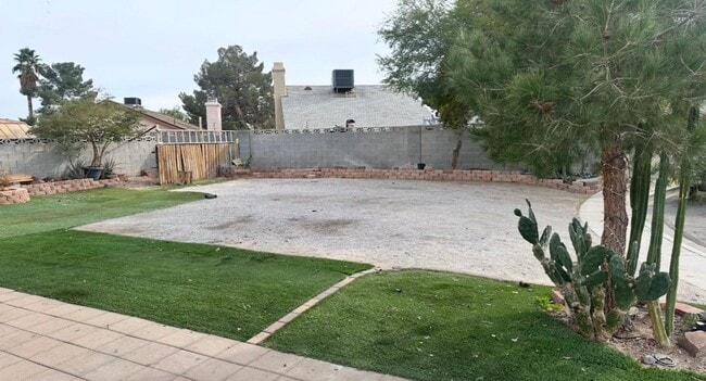 Building Photo - 2 BETHROOMS 2 BATHROOMS  2 CAR GARAGE HOUSE AVAILABLE FOR RENT