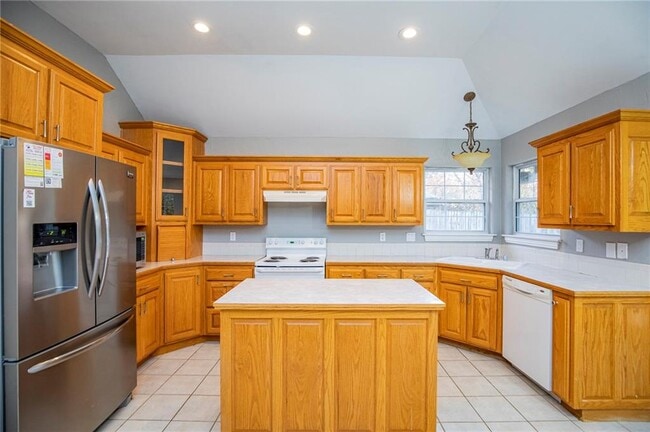 Building Photo - 3800 SE 8th St