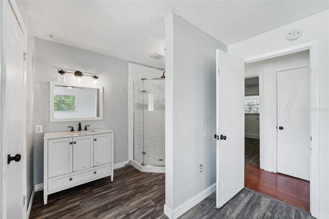 Building Photo - 503 Holt Cir
