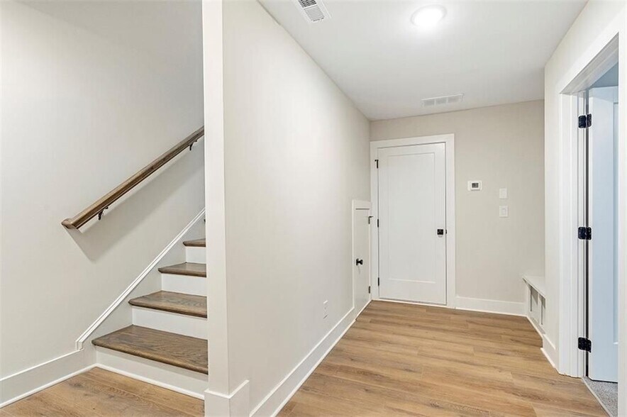 Building Photo - 152 Palm St