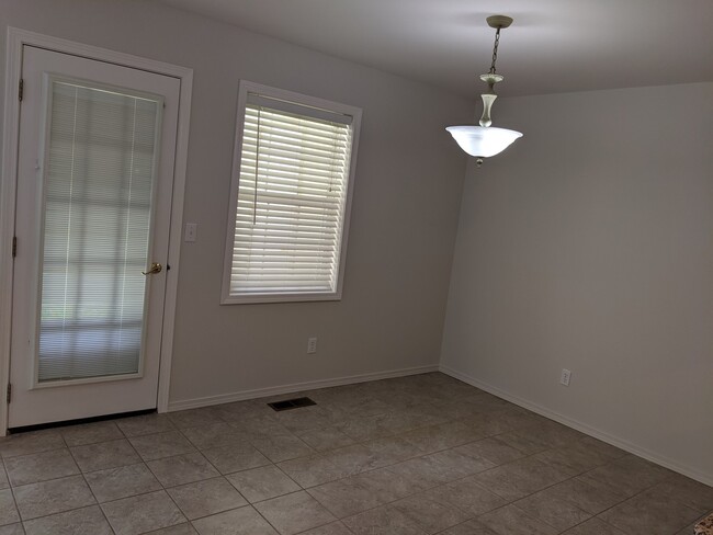 Building Photo - Hayden Idaho Condo