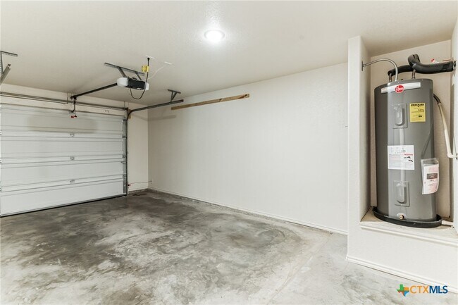 Building Photo - 2416 Alterman Dr