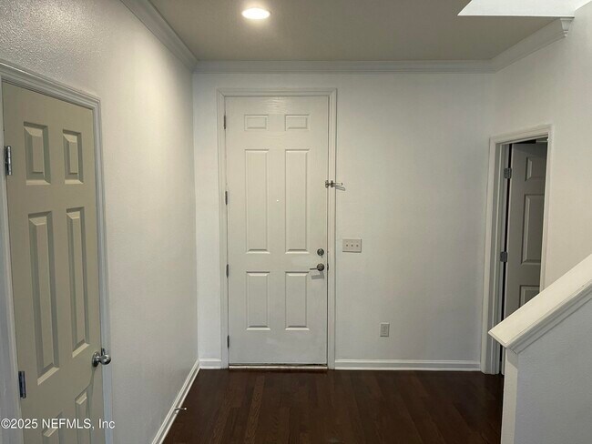 Building Photo - 736 Rembrandt Ave
