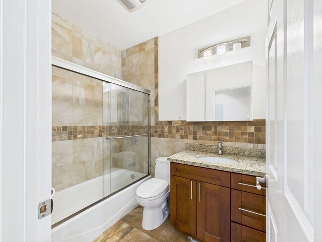 Building Photo - Spacious 3 bed/2 bath in prime Ingleside location near Ocean Ave.