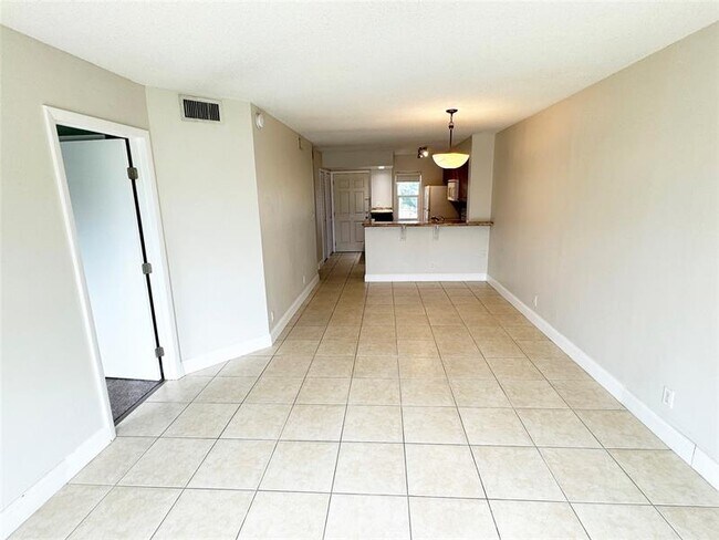 Building Photo - 2108 S Cypress Bend Dr