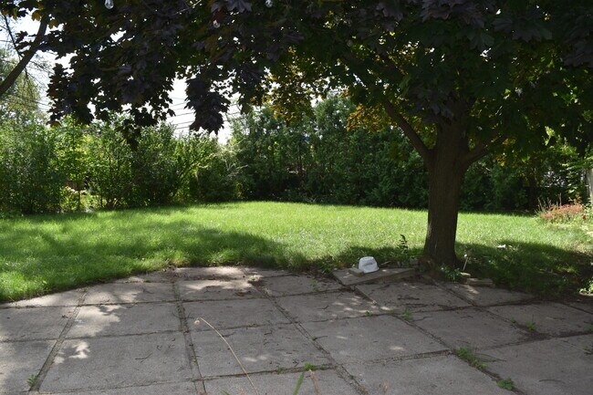 Building Photo - 607 Cherry Ave