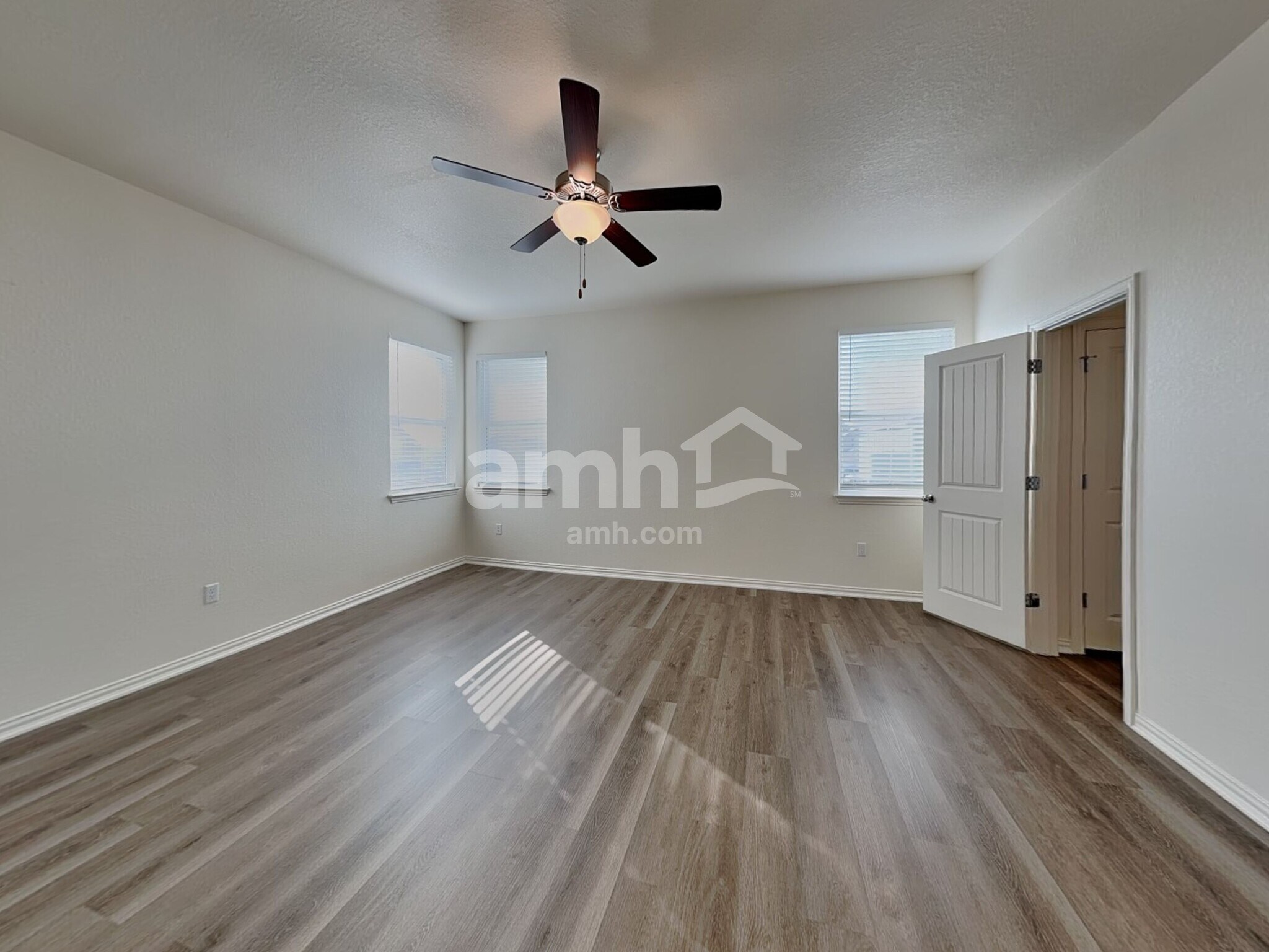 Building Photo - 2709 Lillybrook Ln