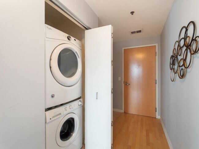 Building Photo - 929 Portland Ave