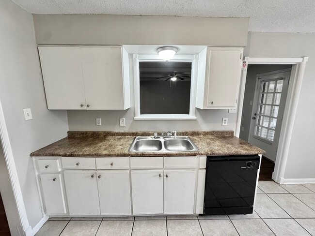 Building Photo - 2664 Richwood St