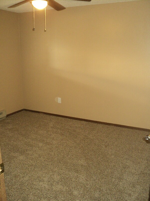 Building Photo - 228 Glenda Dr