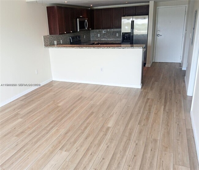 Building Photo - 2740 SW 28th Terrace