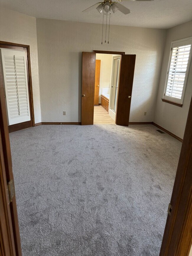 Building Photo - 4 bedroom 2 1/2 bath 3 car garage home