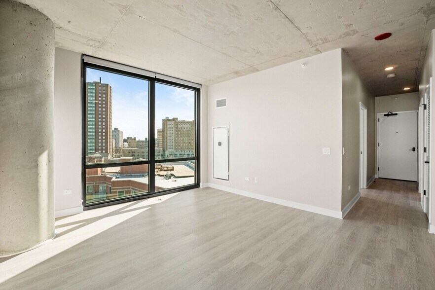 Building Photo - 4600 N Broadway
