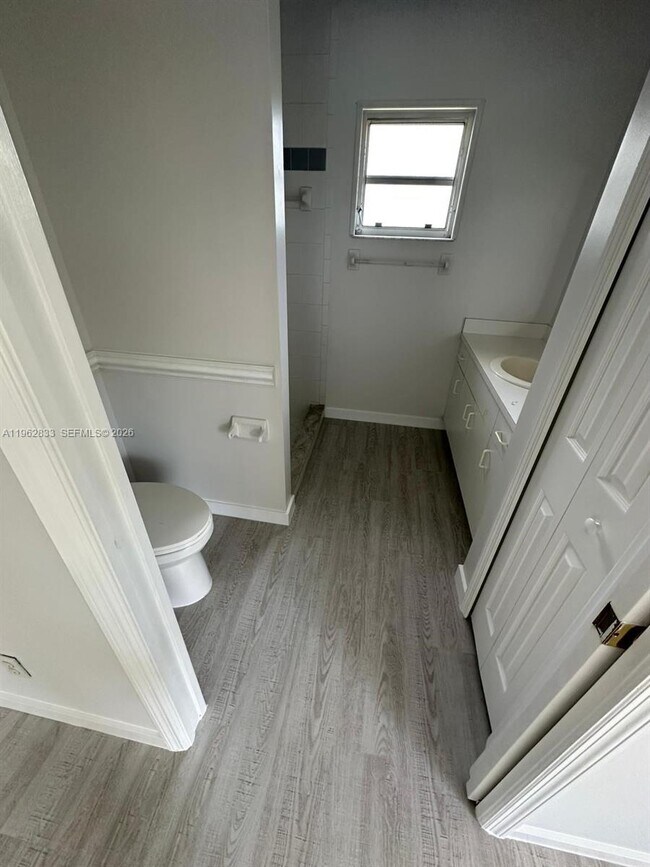 Building Photo - 1306 SW 11th St