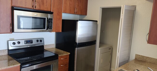 Building Photo - Lexington Place - 1615