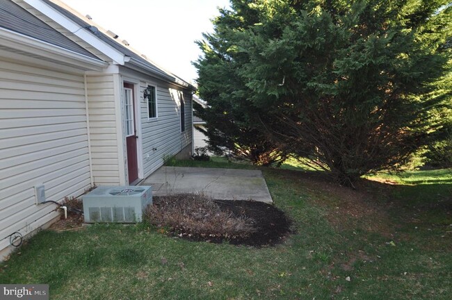 Building Photo - 1111 Jousting Way