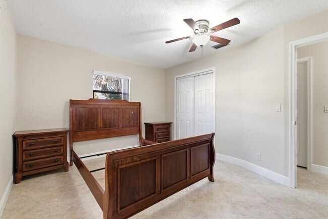 Building Photo - 2545 Conroy Dr