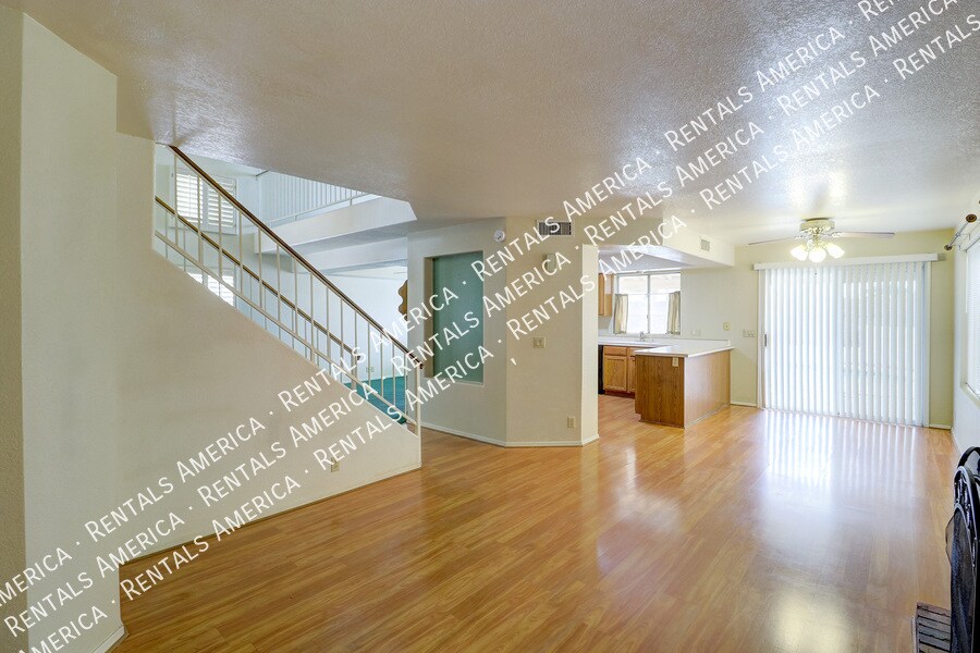 Building Photo - 2517 W Knox Rd