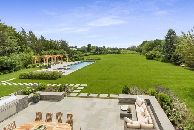 Building Photo - 571 Pauls Ln