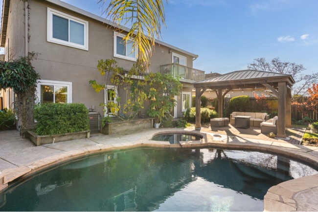 Building Photo - 6480 Eagle Ridge Dr