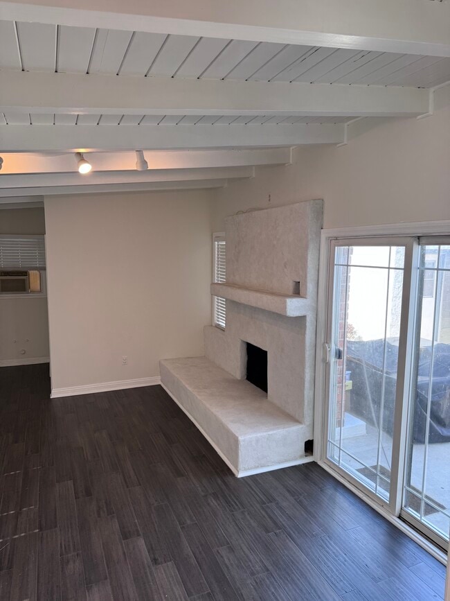 Family room - 5845 Sunfield Ave