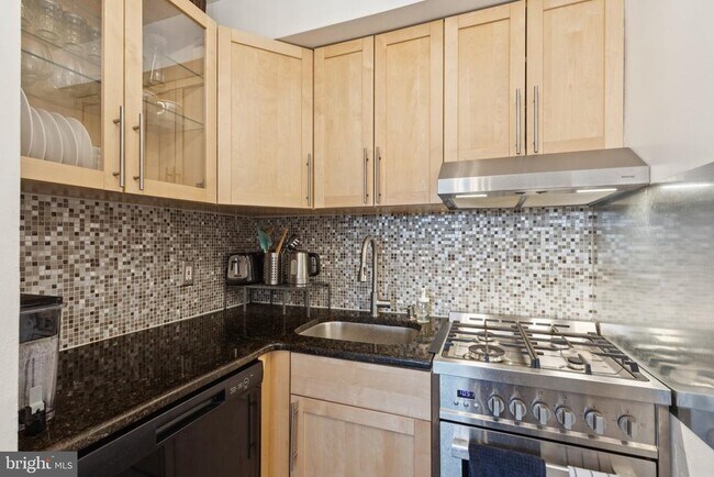 Building Photo - 2101 Chestnut St