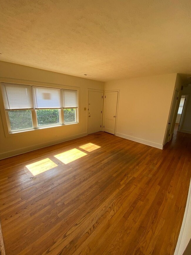 Building Photo - 804 St James Cir