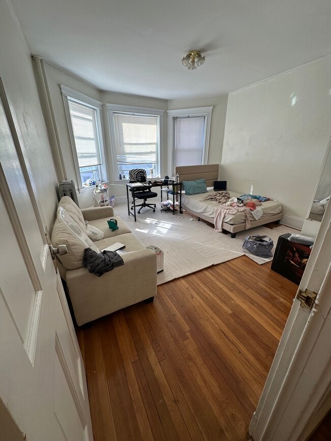 Building Photo - 126 Warren St