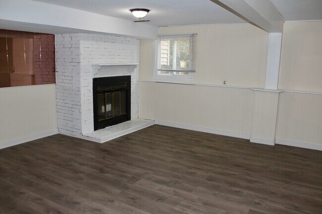 Building Photo - 2510 Ravinia Ln