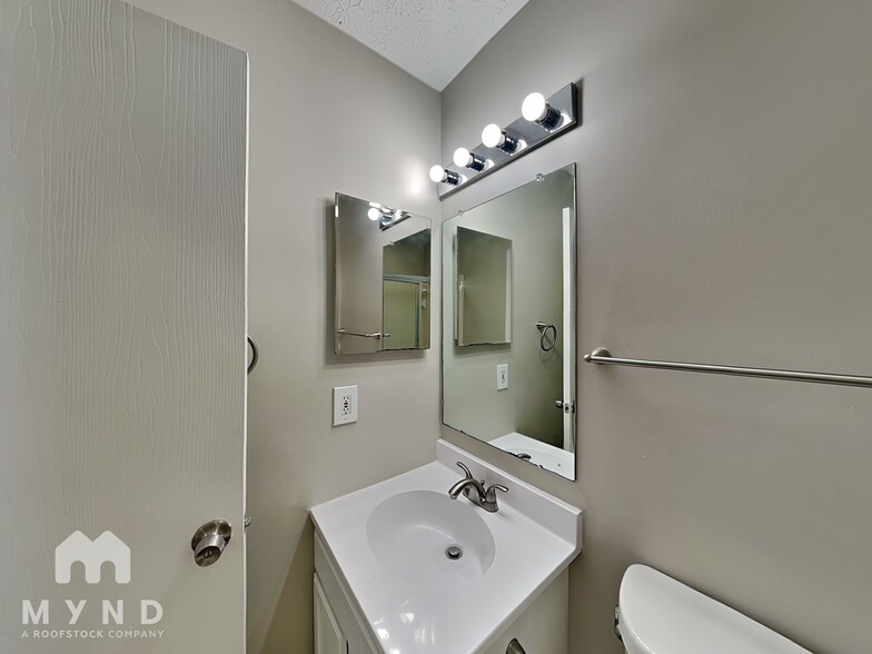 Building Photo - 4573 Dungannon Dr