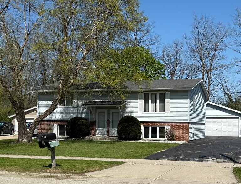 Primary Photo - 632 S Colonial Pky