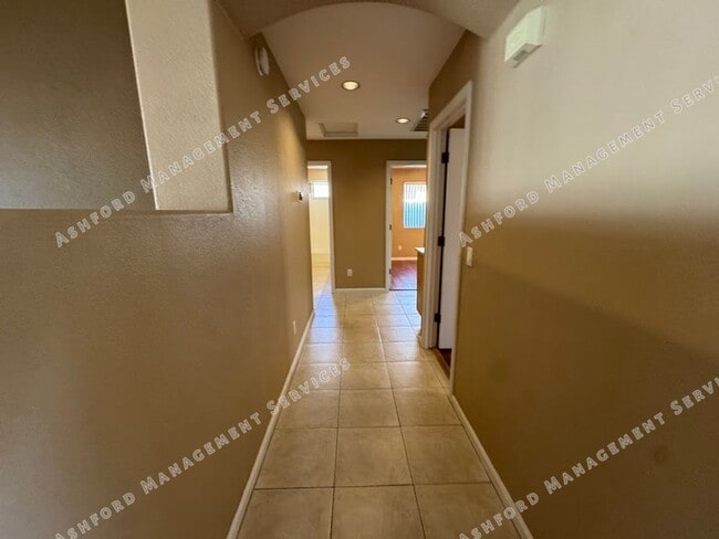 Building Photo - Beautiful Single-Story 3BR Home with Priva...