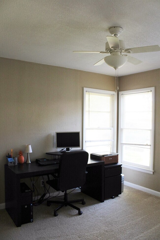 Building Photo - 2347 Edgemont Dr